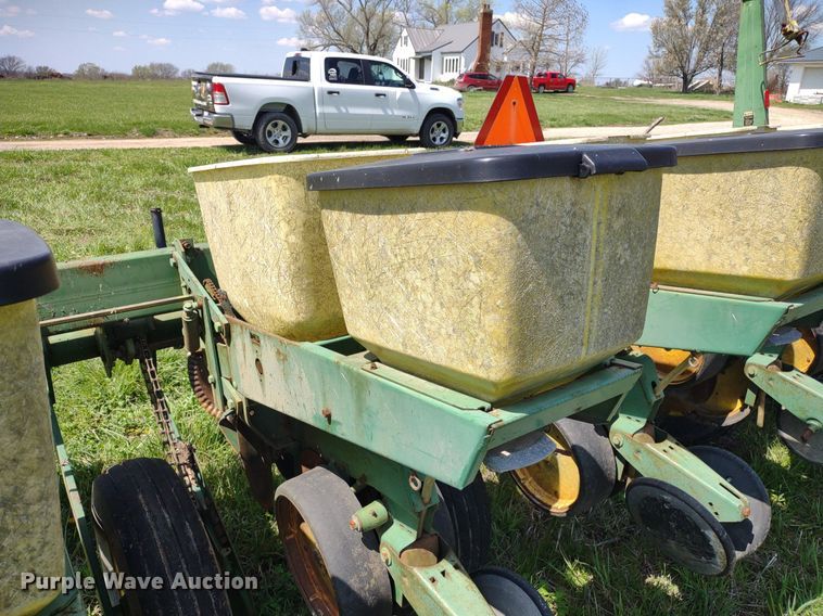 image for item DQ1666 John Deere 700  planter