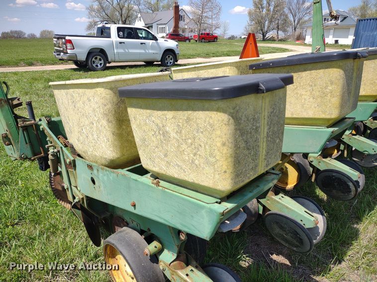 image for item DQ1666 John Deere 700  planter