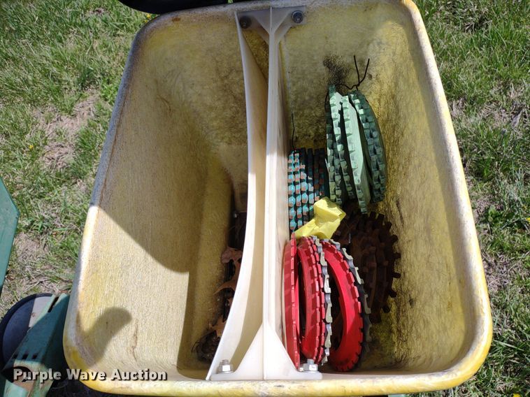 image for item DQ1666 John Deere 700  planter