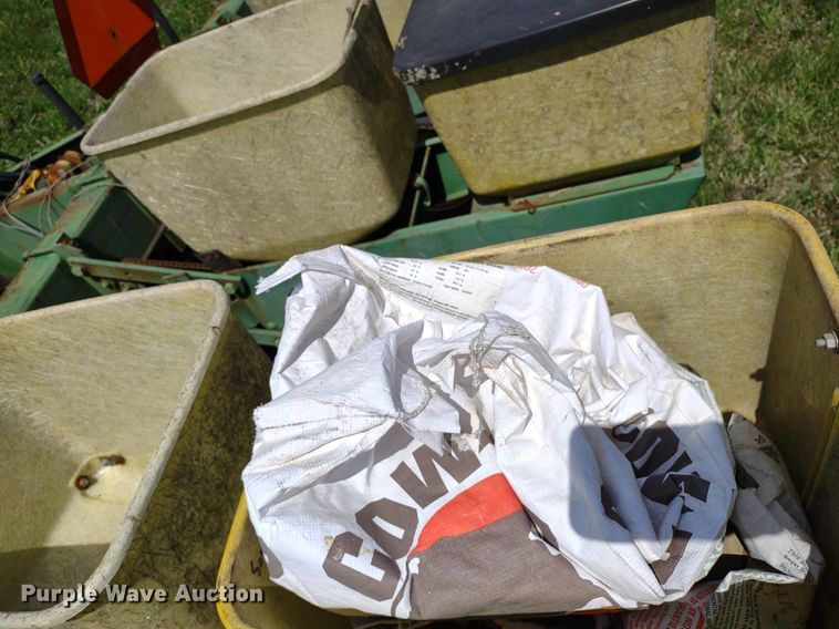 image for item DQ1666 John Deere 700  planter