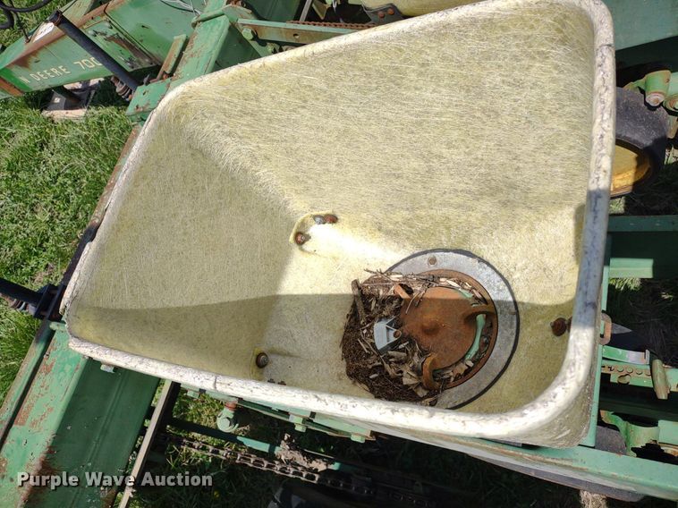 image for item DQ1666 John Deere 700  planter