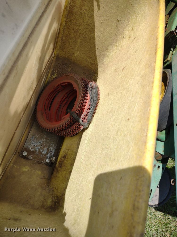 image for item DQ1666 John Deere 700  planter