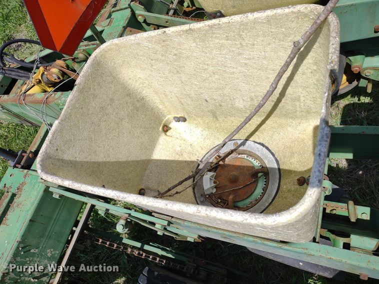 image for item DQ1666 John Deere 700  planter