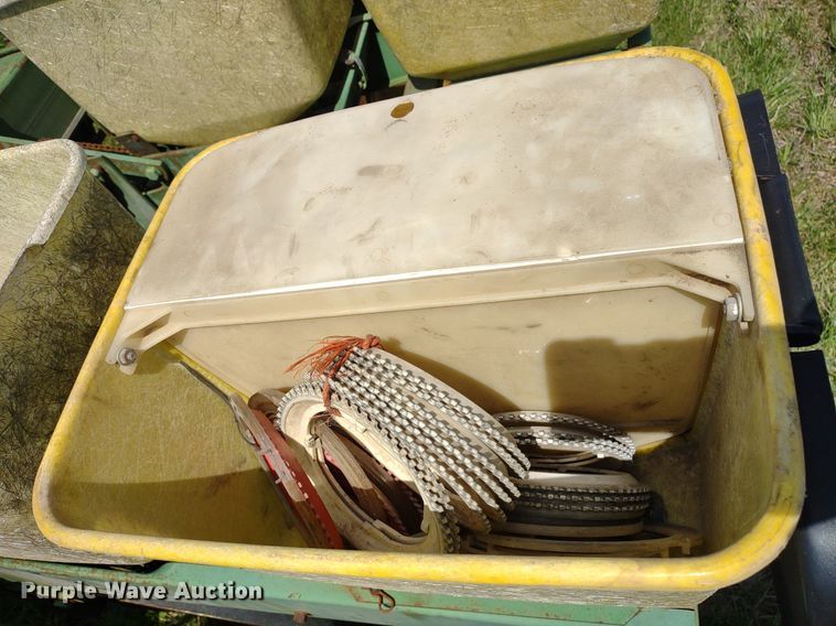 image for item DQ1666 John Deere 700  planter