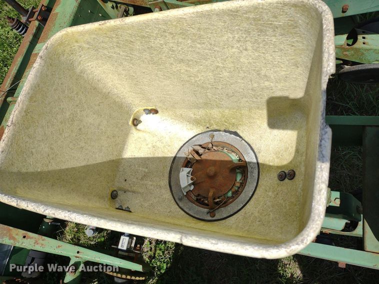 image for item DQ1666 John Deere 700  planter