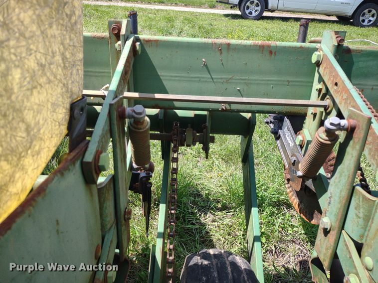 image for item DQ1666 John Deere 700  planter