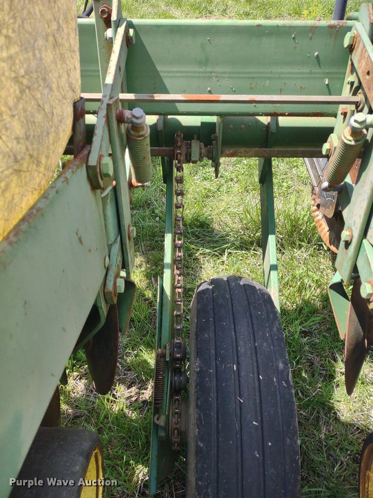image for item DQ1666 John Deere 700  planter