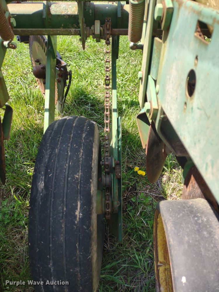 image for item DQ1666 John Deere 700  planter