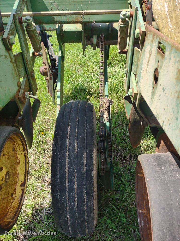 image for item DQ1666 John Deere 700  planter