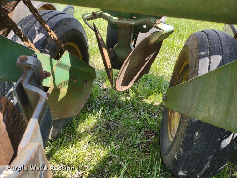 image for item DQ1666 John Deere 700  planter