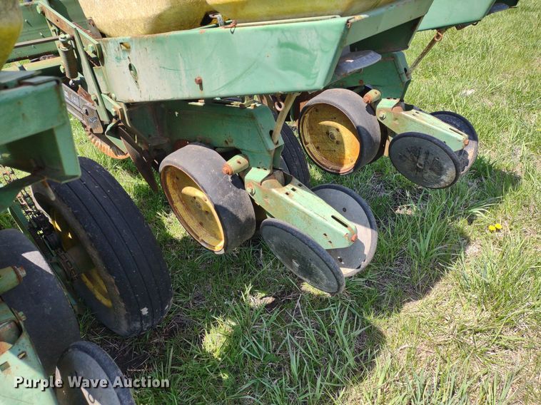 image for item DQ1666 John Deere 700  planter