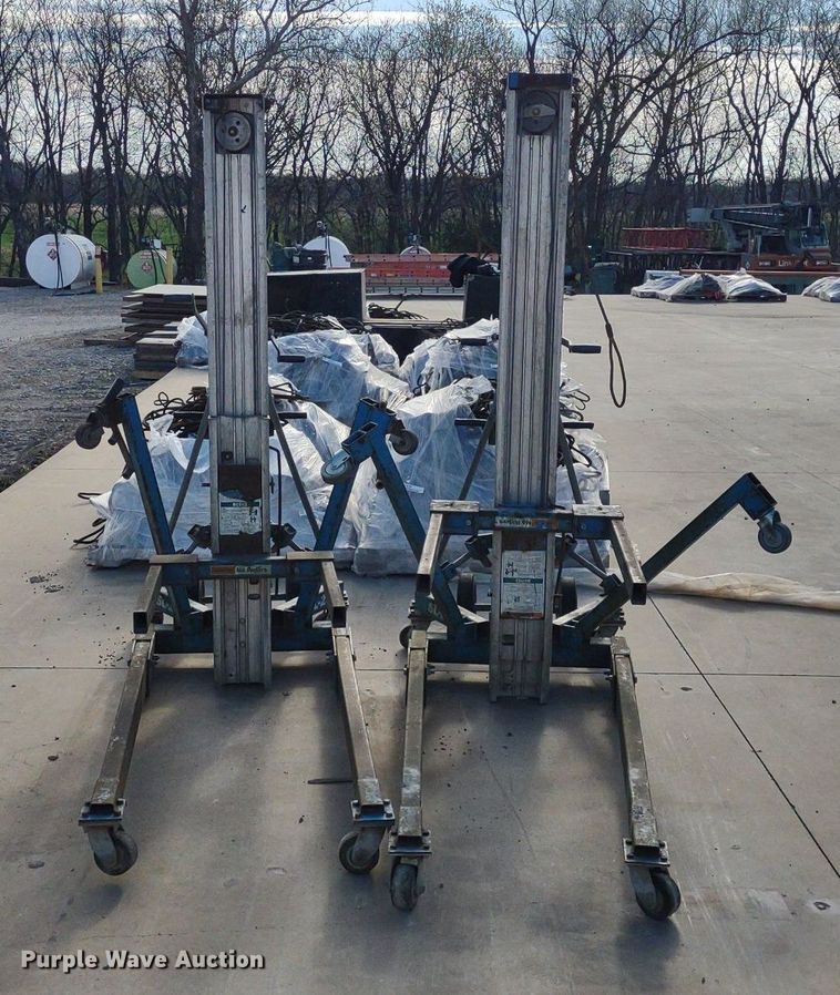 image for item DQ1676 (2) Genie SL-20 Superlift lifts