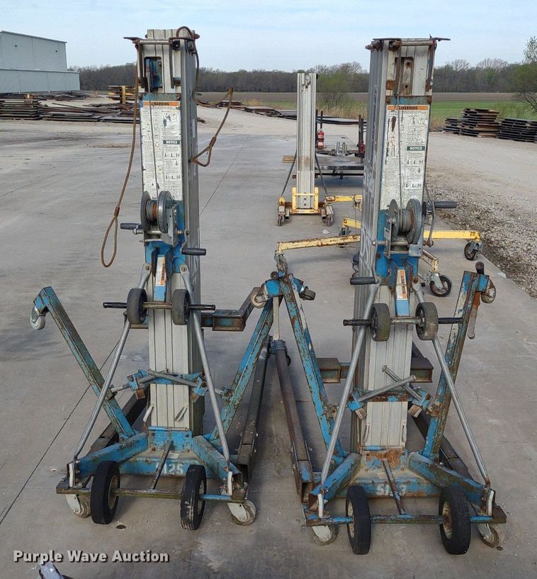 image for item DQ1676 (2) Genie SL-20 Superlift lifts