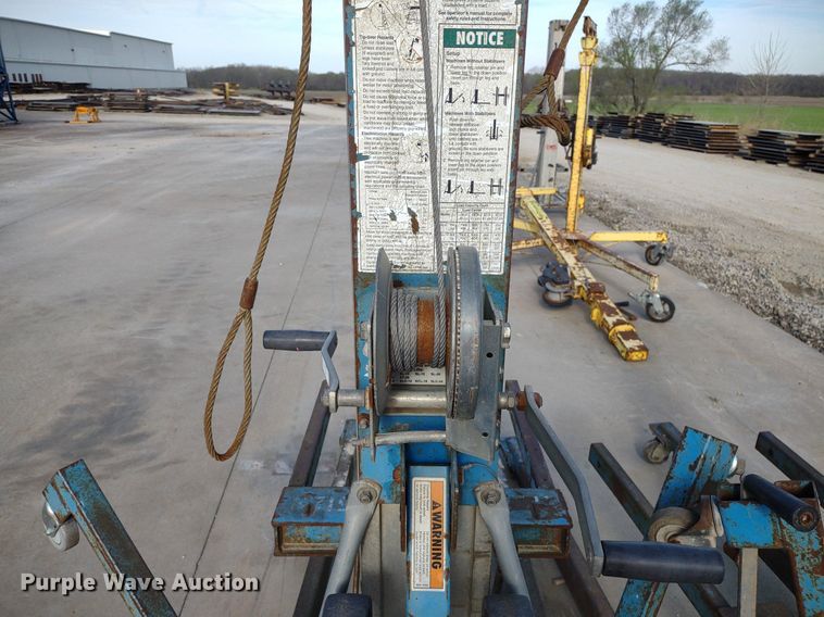 image for item DQ1676 (2) Genie SL-20 Superlift lifts