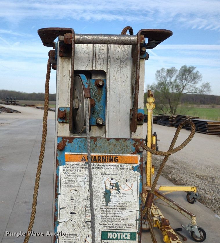 image for item DQ1676 (2) Genie SL-20 Superlift lifts