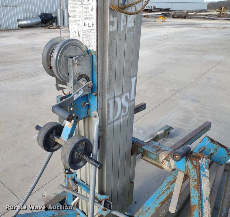 image for item DQ1676 (2) Genie SL-20 Superlift lifts