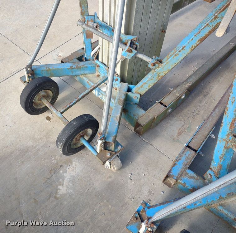 image for item DQ1676 (2) Genie SL-20 Superlift lifts