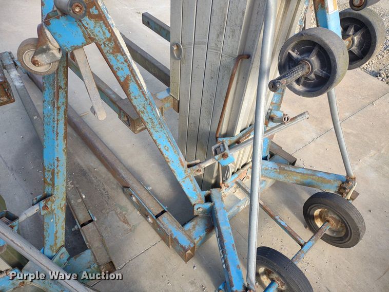 image for item DQ1676 (2) Genie SL-20 Superlift lifts