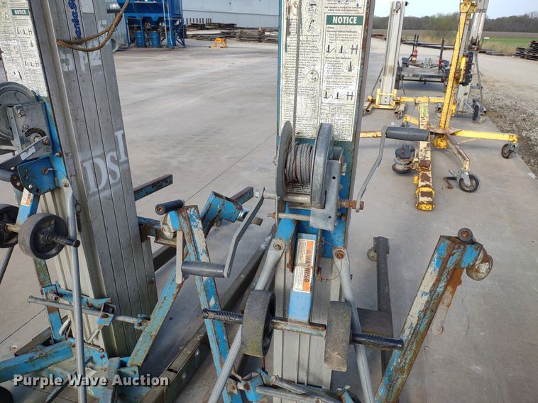 image for item DQ1676 (2) Genie SL-20 Superlift lifts