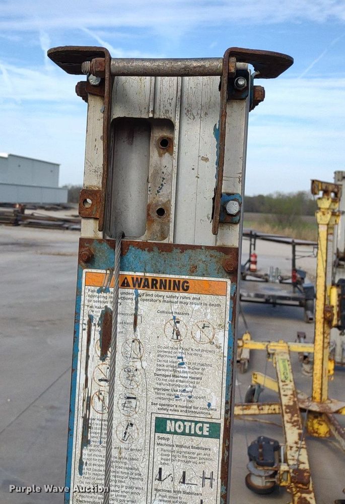 image for item DQ1676 (2) Genie SL-20 Superlift lifts