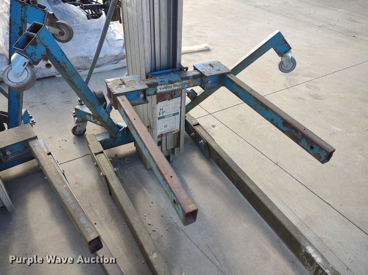 image for item DQ1676 (2) Genie SL-20 Superlift lifts