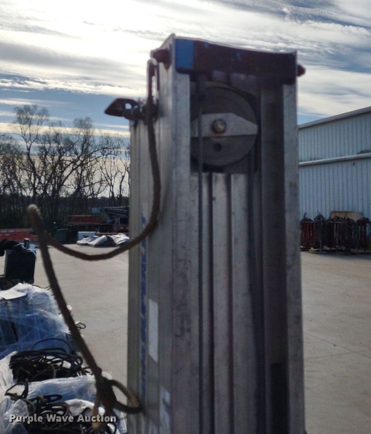 image for item DQ1676 (2) Genie SL-20 Superlift lifts