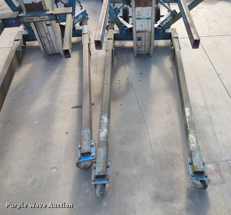 image for item DQ1676 (2) Genie SL-20 Superlift lifts
