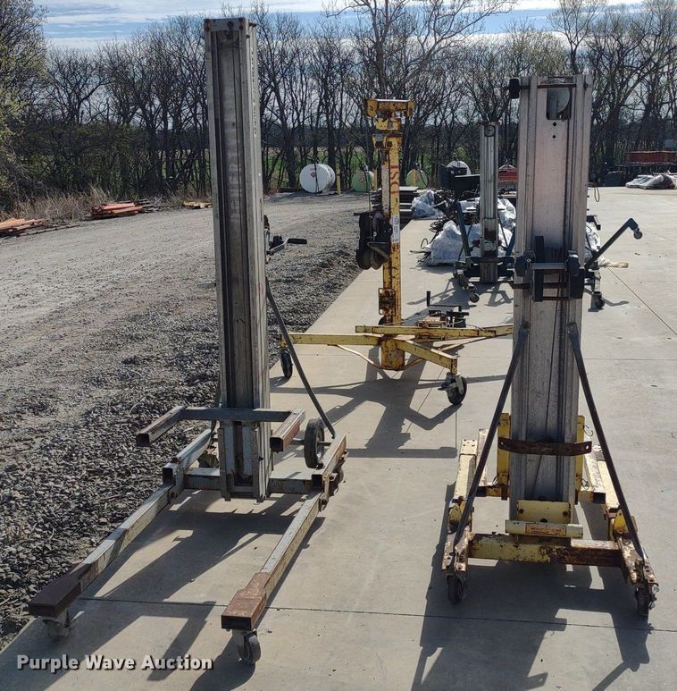 image for item DQ1678 (2) lifts