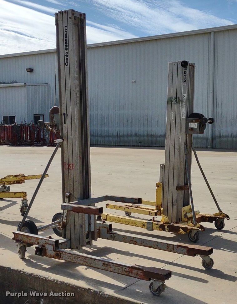 image for item DQ1678 (2) lifts