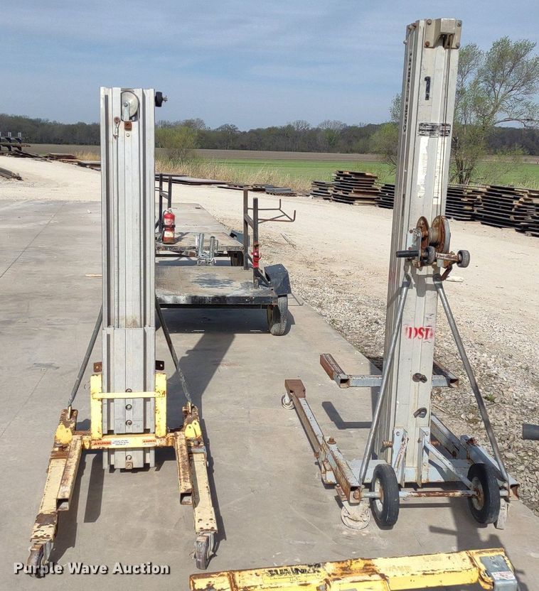 image for item DQ1678 (2) lifts