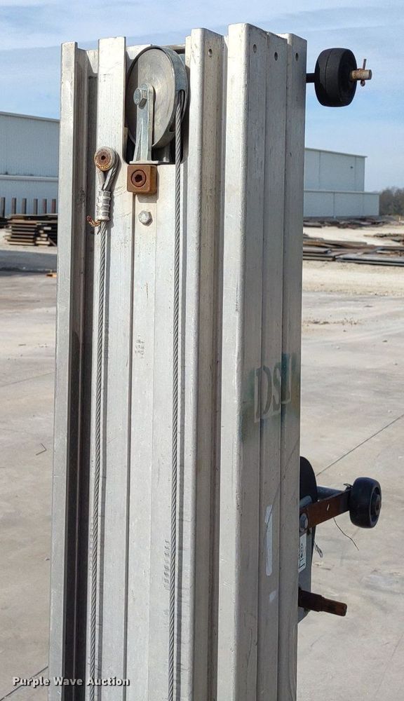 image for item DQ1678 (2) lifts