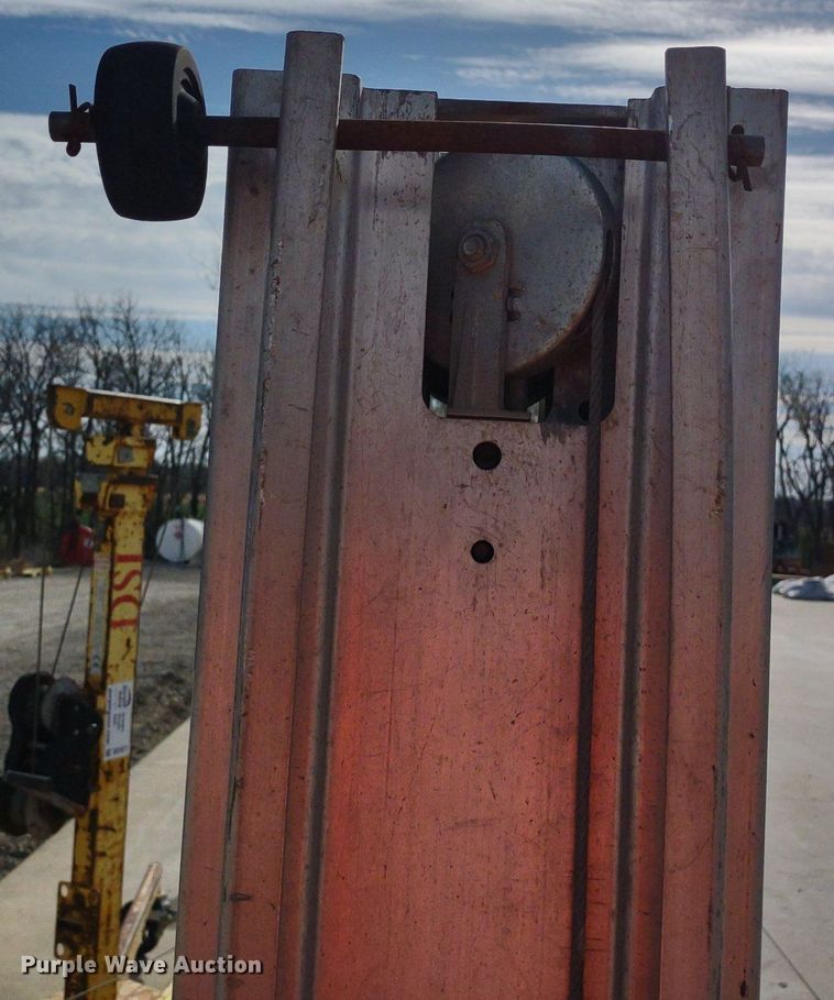 image for item DQ1678 (2) lifts