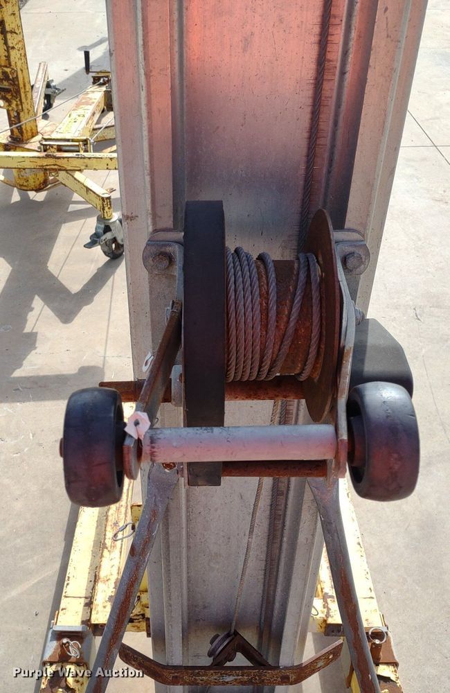 image for item DQ1678 (2) lifts