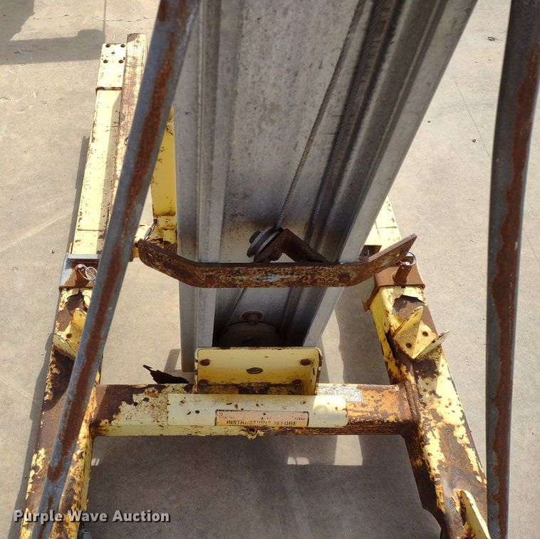 image for item DQ1678 (2) lifts