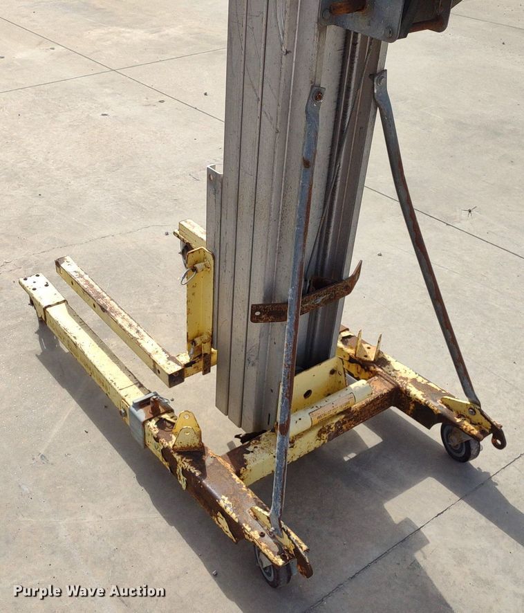 image for item DQ1678 (2) lifts