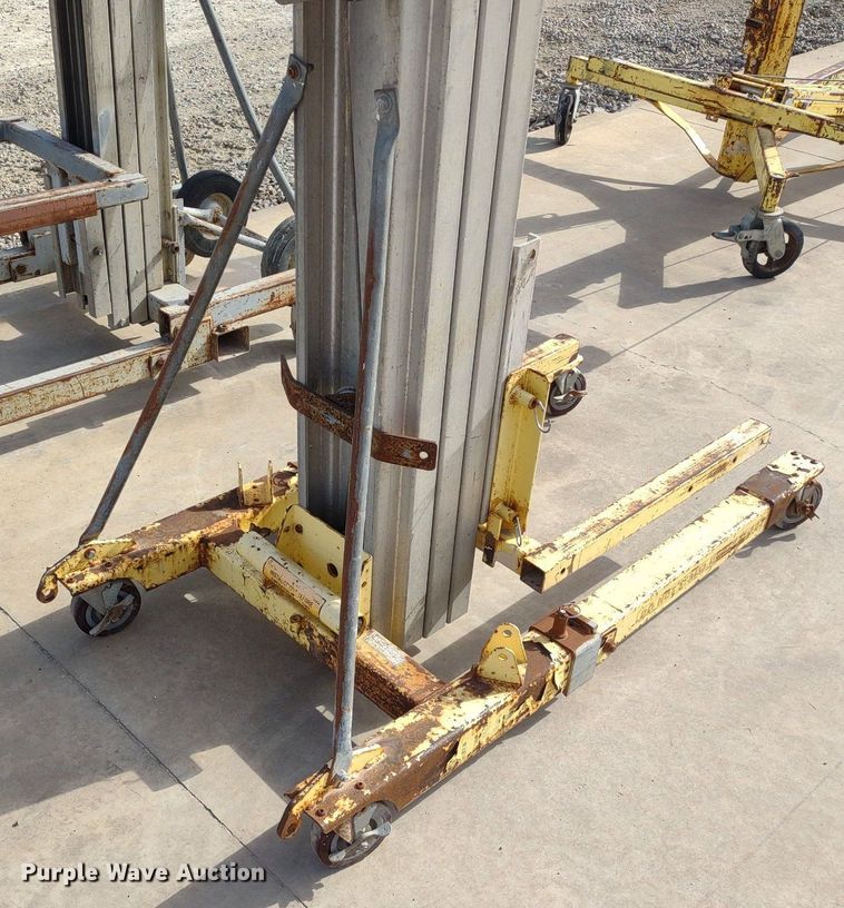 image for item DQ1678 (2) lifts