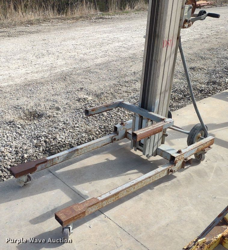 image for item DQ1678 (2) lifts