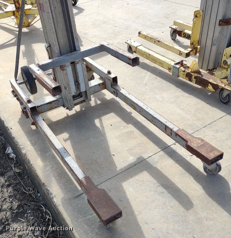 image for item DQ1678 (2) lifts