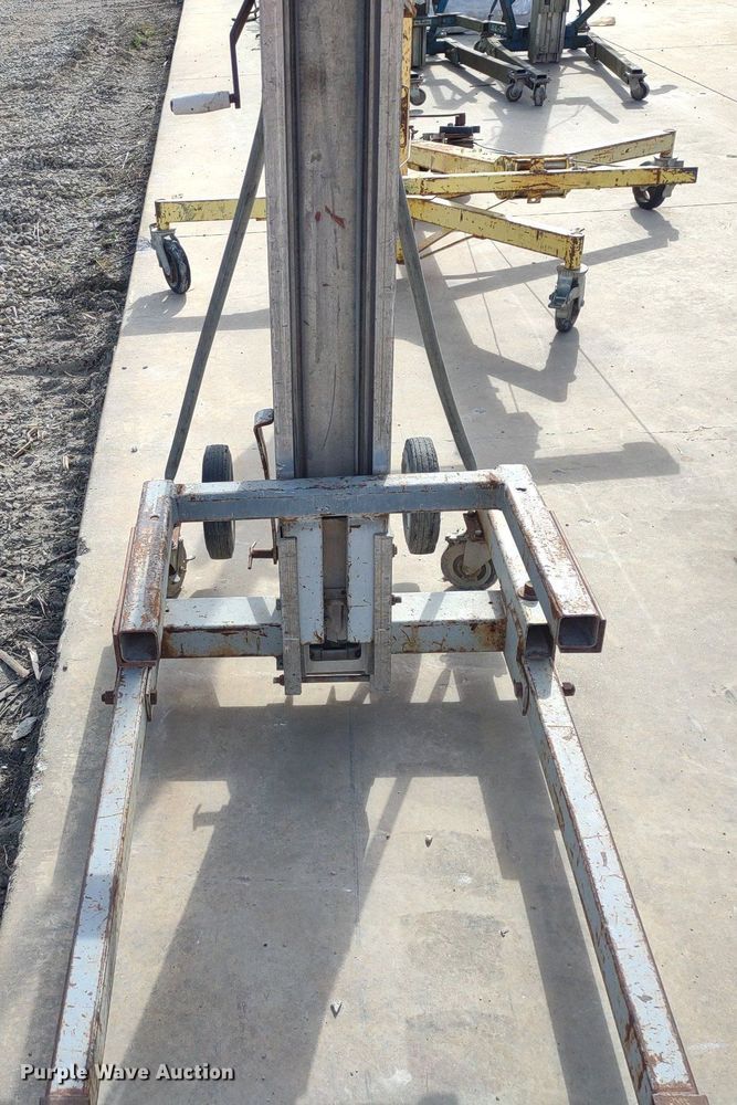 image for item DQ1678 (2) lifts