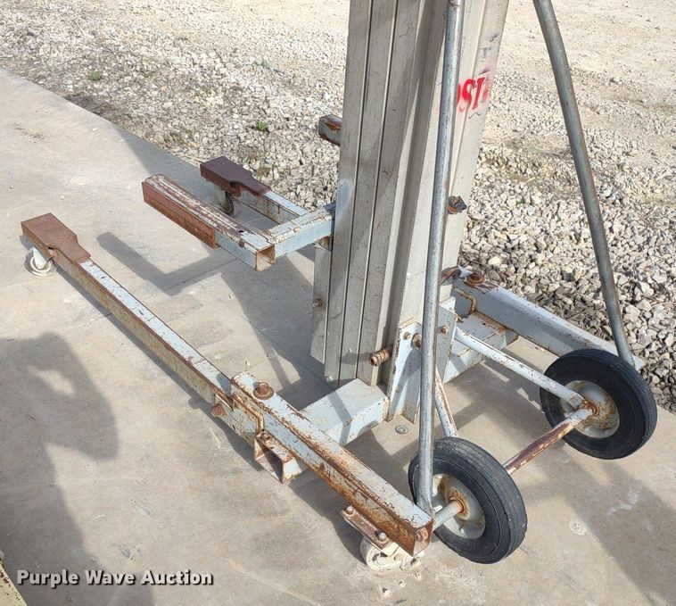 image for item DQ1678 (2) lifts