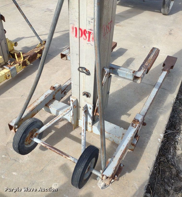 image for item DQ1678 (2) lifts