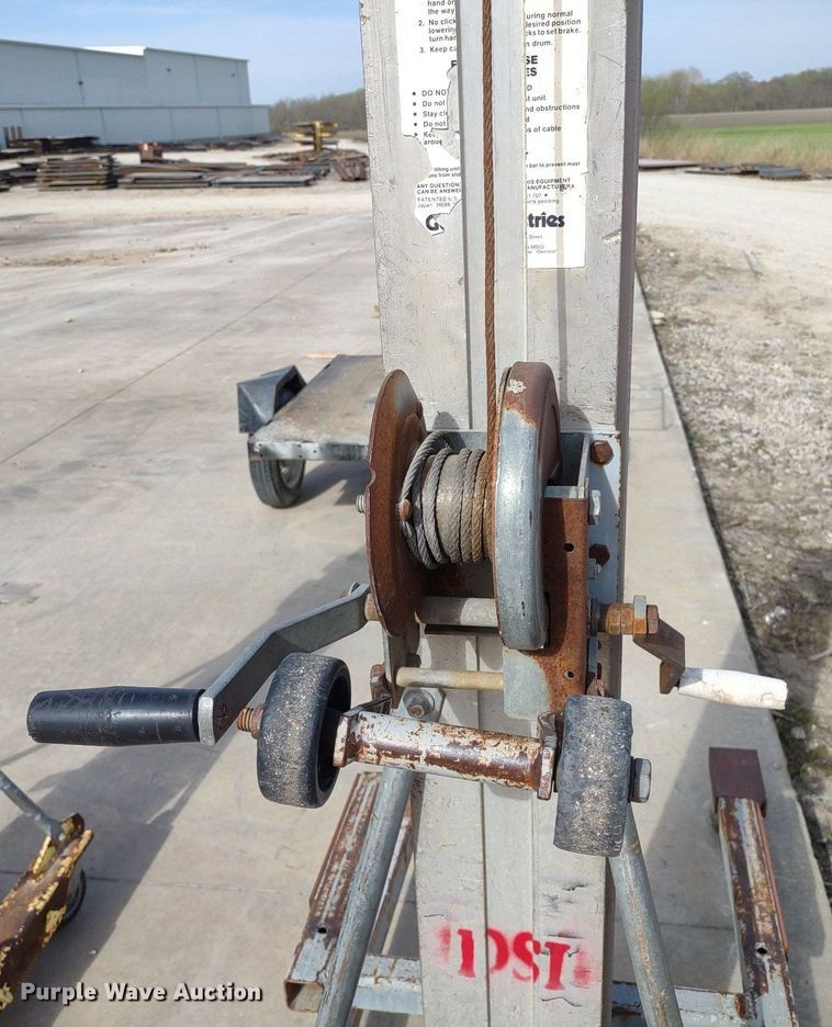 image for item DQ1678 (2) lifts