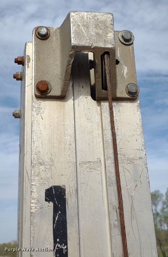 image for item DQ1678 (2) lifts