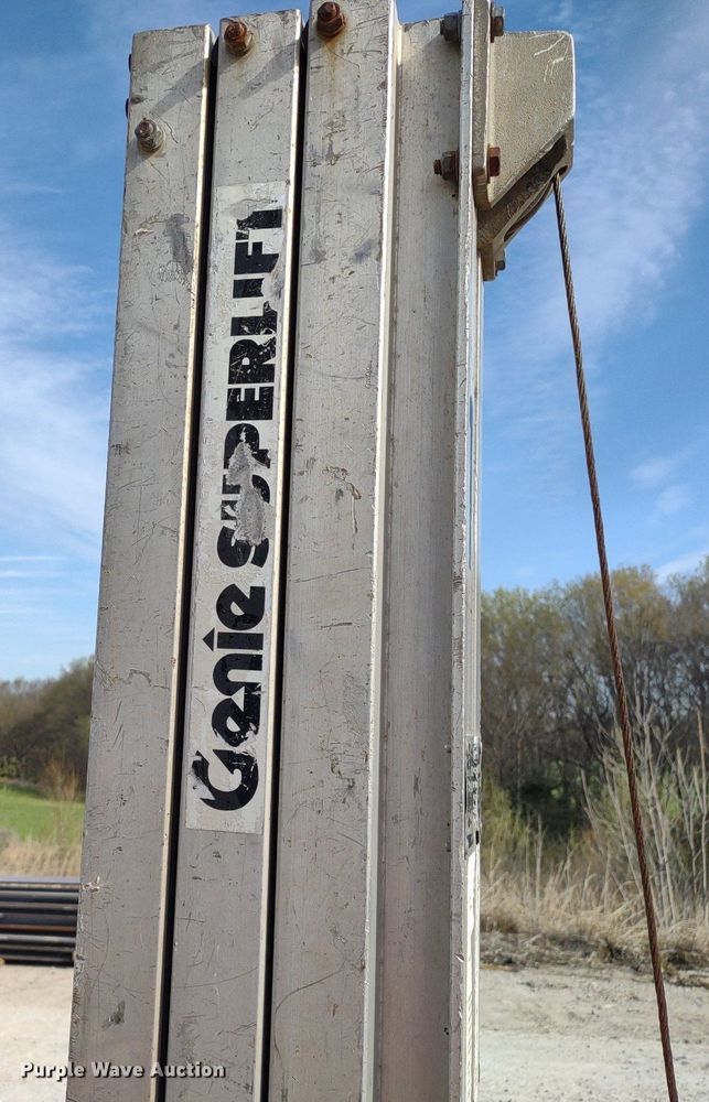 image for item DQ1678 (2) lifts