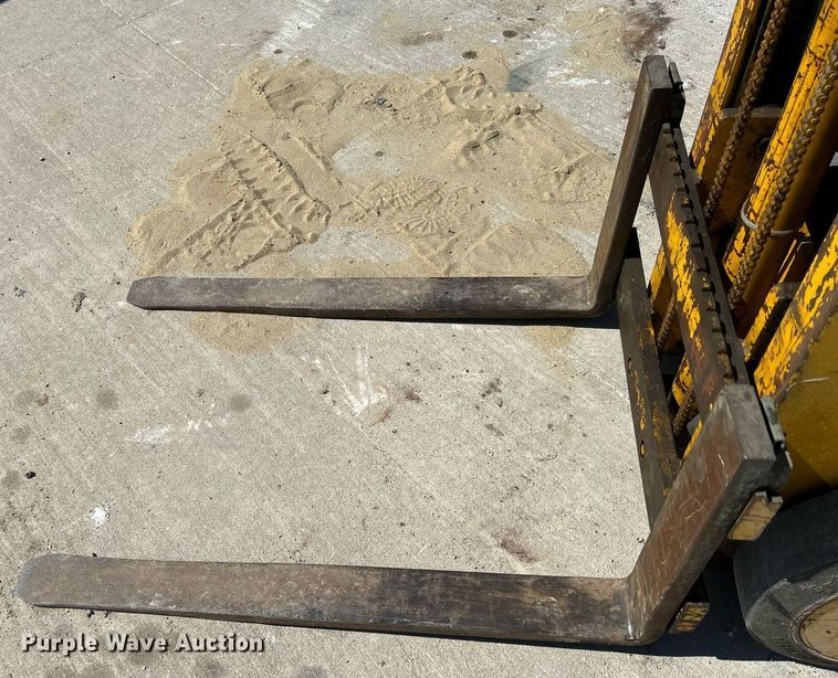 image for item DR4556 Hyster A10D  forklift