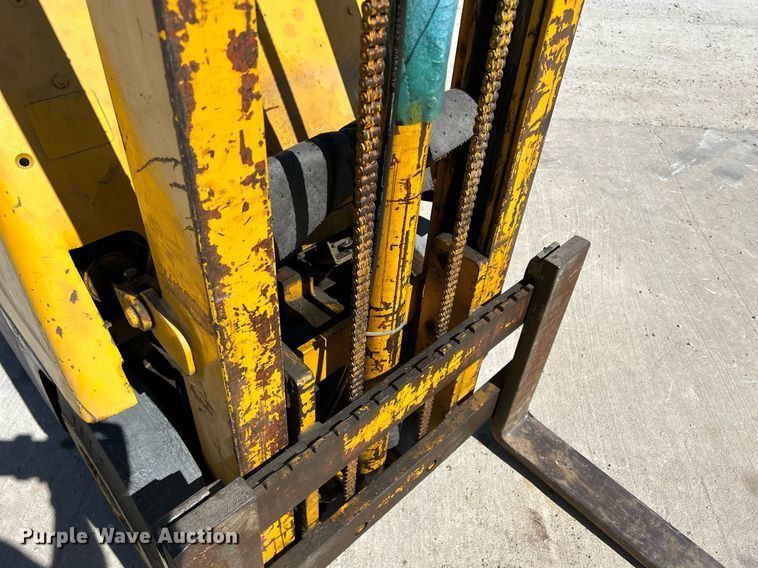 image for item DR4556 Hyster A10D  forklift