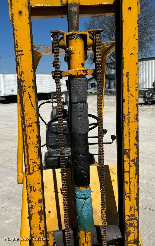 image for item DR4556 Hyster A10D  forklift