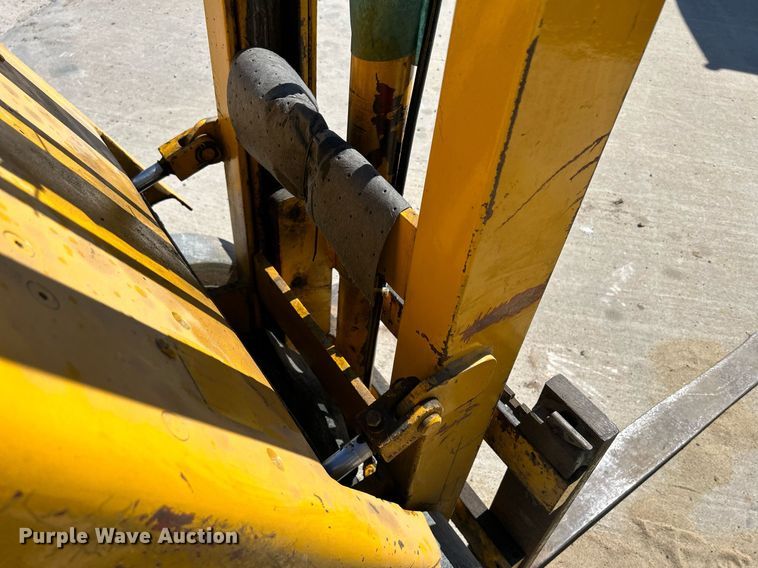 image for item DR4556 Hyster A10D  forklift