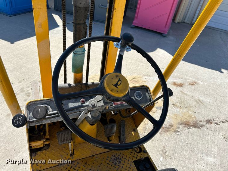 image for item DR4556 Hyster A10D  forklift