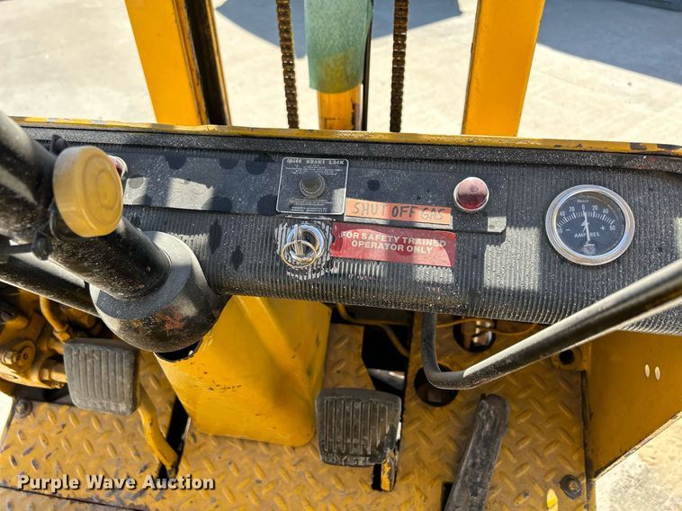 image for item DR4556 Hyster A10D  forklift